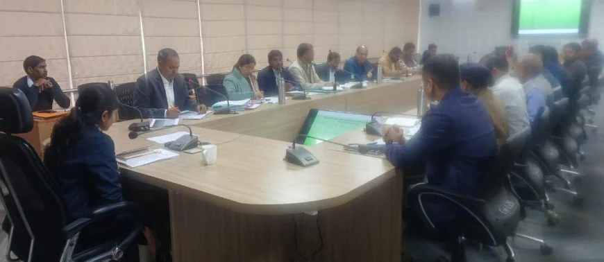 जिला कलक्टर ने ली जिला पर्यावरण समिति सहित पंच गौरव एवं गुरू गोवलकर आकांक्षी ब्लॉक कार्यक्रम में प्रगति की समीक्षा बैठक