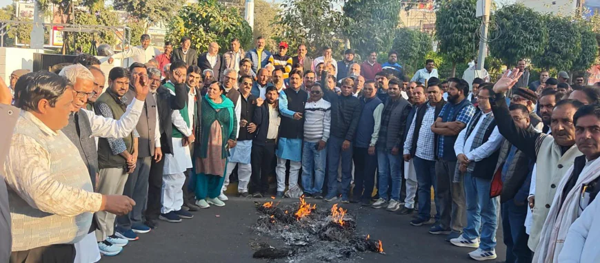 मोदी–शाह सरकार द्वारा ED व संवैधानिक संस्थाओं के दुरुपयोग के विरोध में कांग्रेस ने किया पुतला दहन