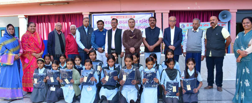 4 स्कूलों के 156 विद्यार्थियों को उपलब्ध करवाये स्वेटर